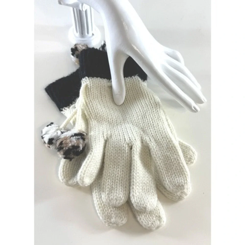 Liz Claiborne Knit Gloves with Pom Poms Cream & Black cold weather Cozy‎ 71-14